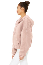 Load image into Gallery viewer, Duality Reversible Sherpa Jacket - Pale Mauve/Scarlet