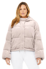 Load image into Gallery viewer, Velvet Puffer
