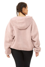 Load image into Gallery viewer, Duality Reversible Sherpa Jacket - Pale Mauve/Scarlet

