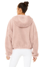 Load image into Gallery viewer, Duality Reversible Sherpa Jacket - Pale Mauve/Scarlet
